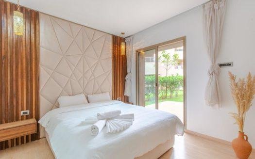 Rez-de-jardin en résidence avec golf, jardin privé & piscine