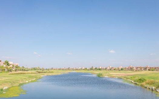 Appartement en résidence avec golf, jardin privé & piscine