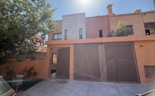 Villa d’Exception à Vendre – 6 Suites – Piscine – Hammam – Quartier Résidentiel Haut Standing